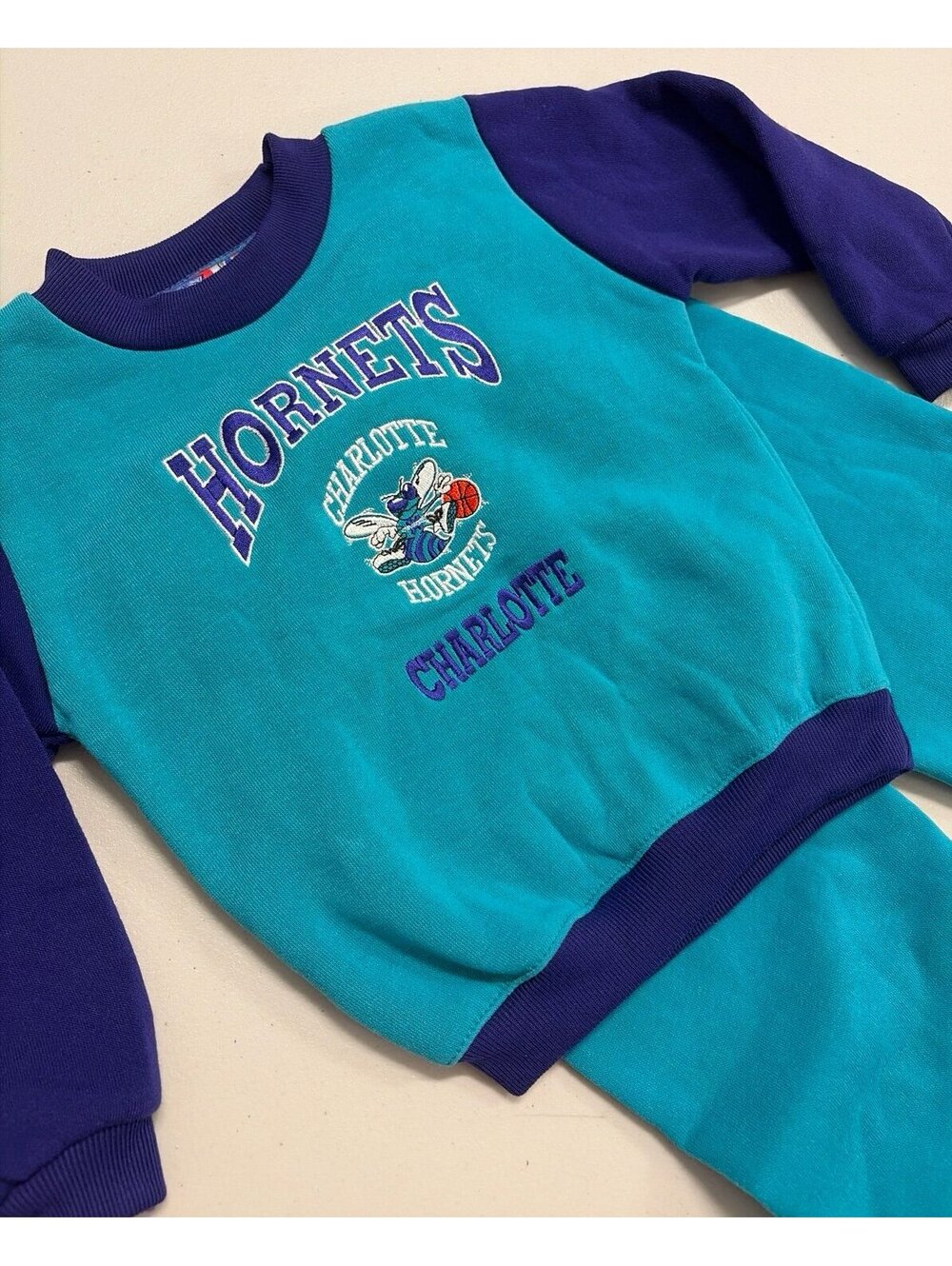 NWT Vintage Charlotte Hornets embroidered- 2 pc outfit NBA Size 3T